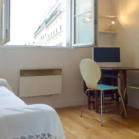 Chatelet Hyper Central Studio With Mezzanine דירה